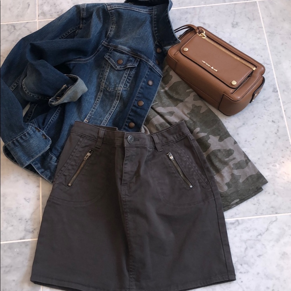 Gap olive green cargo skirt size 4